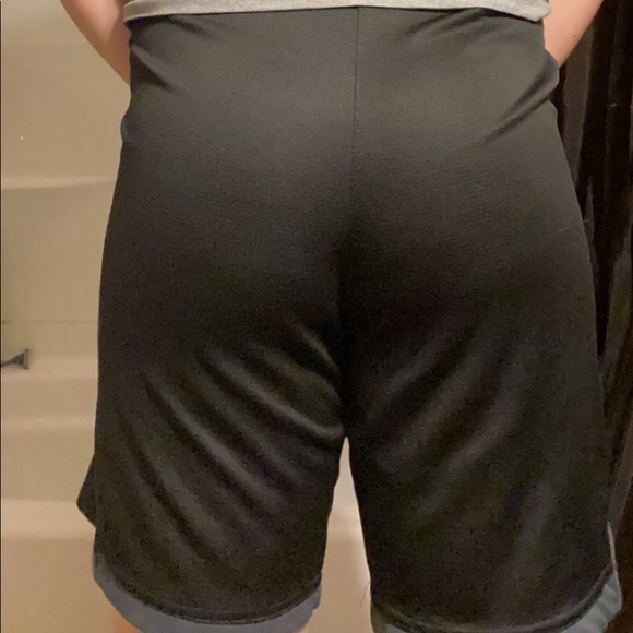 Black shorts - Picture 3 of 4